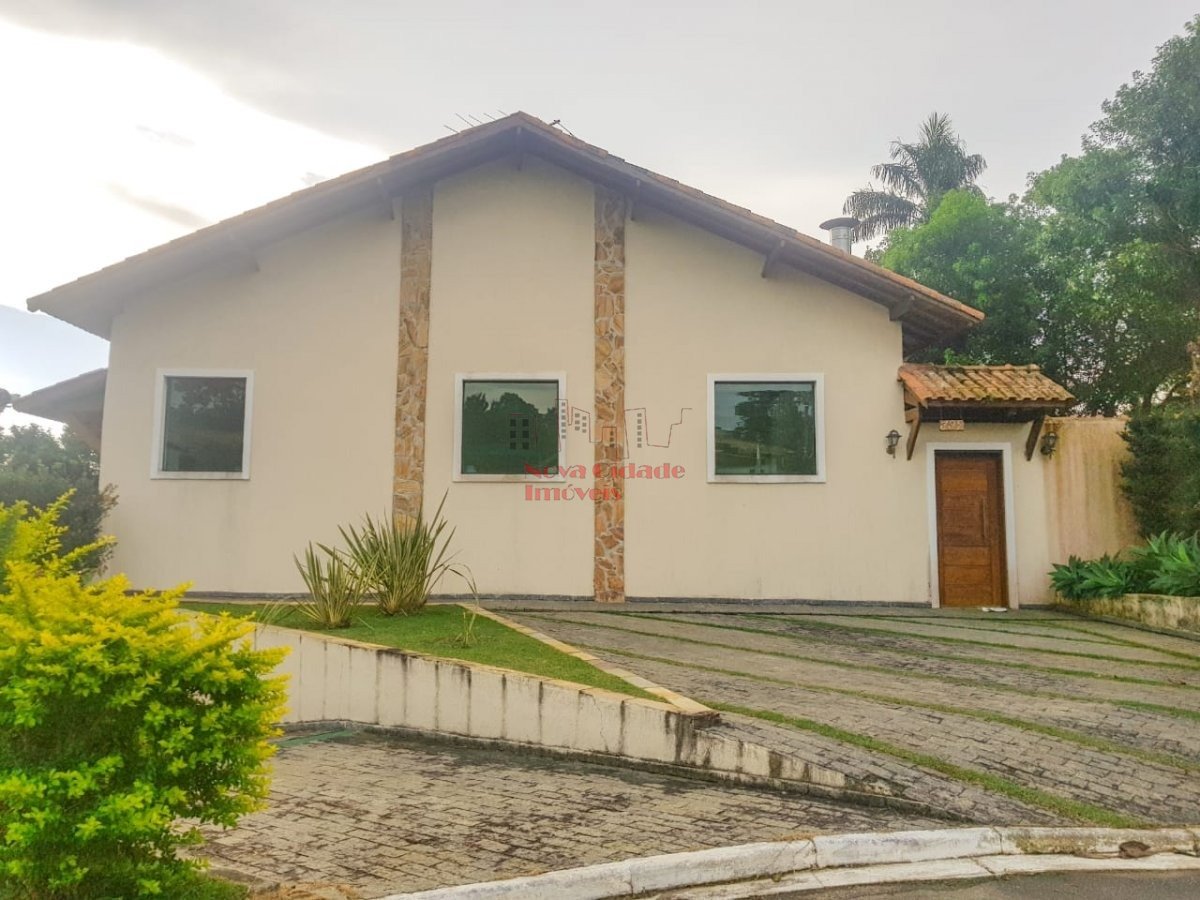 Casa com 1.138,18 m² de área à venda no Transurb!