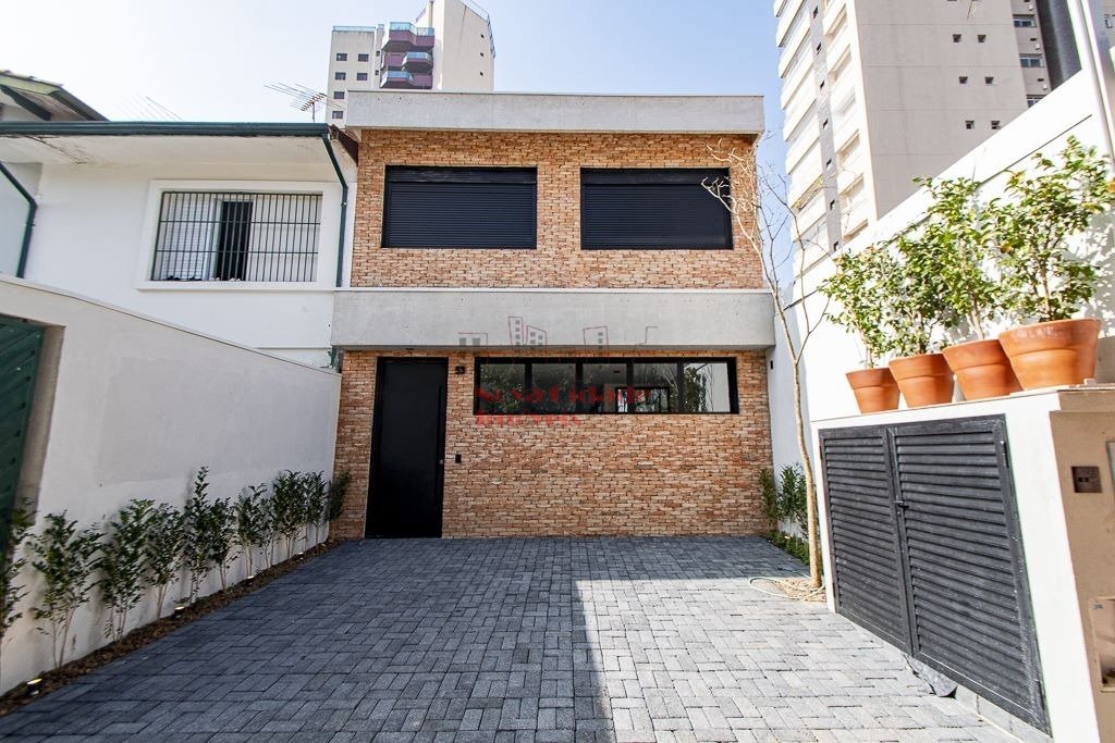 Vila Olímpia!!! Casa de vila 130 m² 3 dorms. 1 closet 3 banhs. 2 vagas para locação e vende