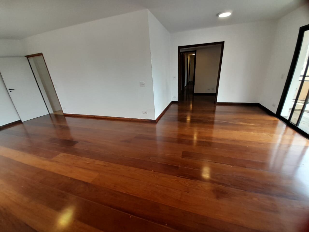 Vila Olímpia! Apartamento 4 dormitórios (160 m² com 2 suítes) 4 banhs, 2 vagas para locação