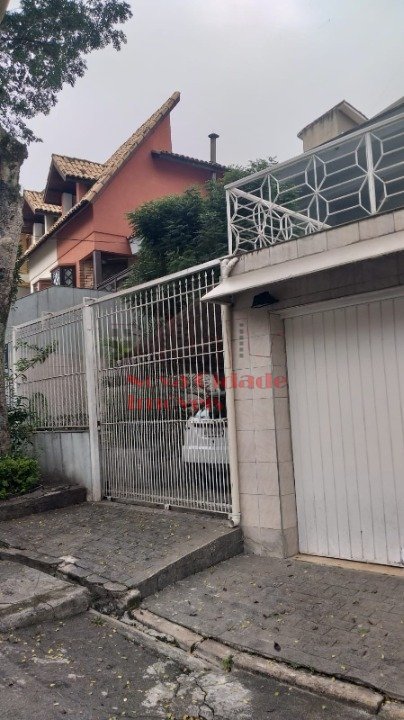 Sobrado 3 dorms (1 suíte) 2 vagas e edícula no Butantã!