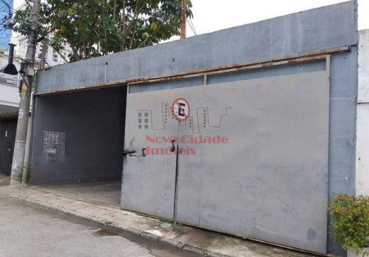Vila Olímpia! Galpão com 270 m² c/ 2 banheiros em rua tranquila