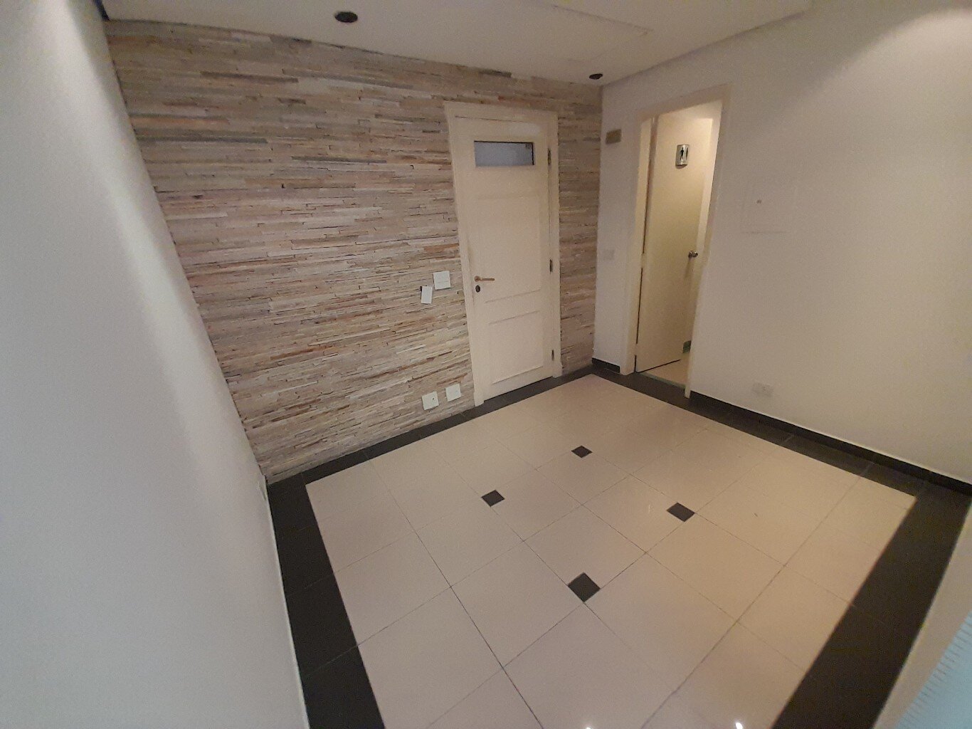 Vila Olímpia! Sala comercial para locação (64 m²) 4 salas 2 banhs e 2 vagas!