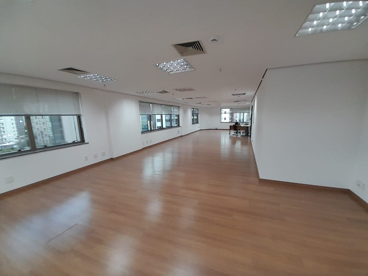 Vila Olímpia! Casa comercial 120 m² com 2 vagas à venda