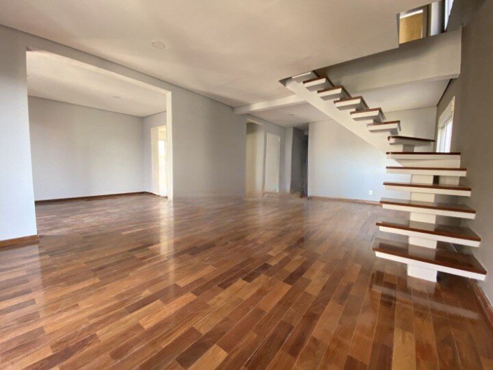Moema! Cobertura com 304 m² sendo 3 suítes, 4 banheiros e 3 vagas