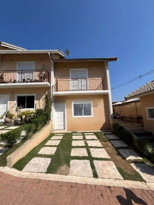 Casa em condomínio com 2 quartos e piscina em Cotia à venda!