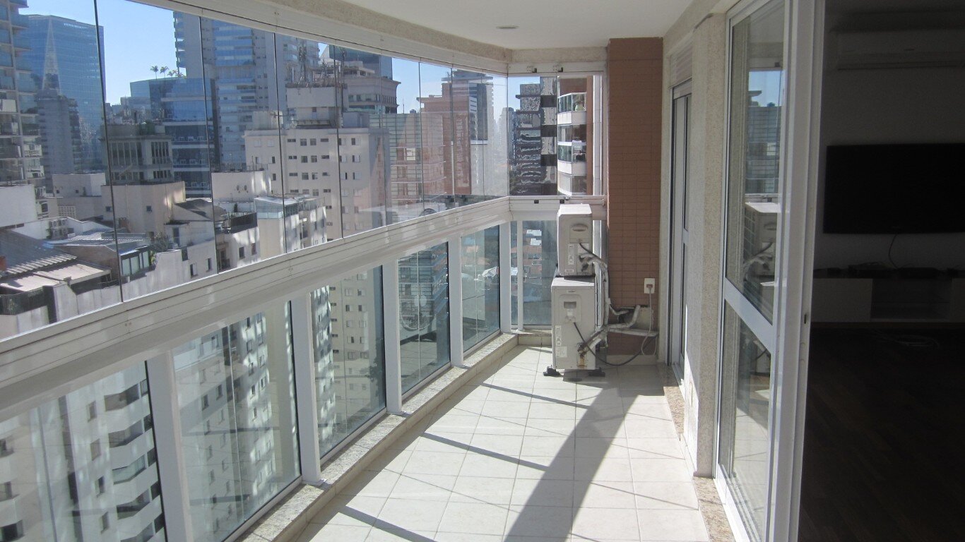 Vila Olímpia! Apartamento 3 suítes (92 m²) mobiliado com 2 vagas à venda