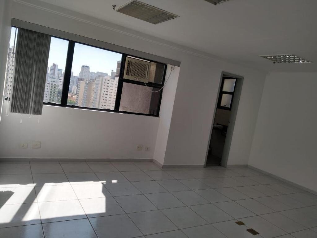 Moema! Sala comercial de 40 m² 1 sala AR CONDICIONADO 2 banhs. 1 vaga para venda