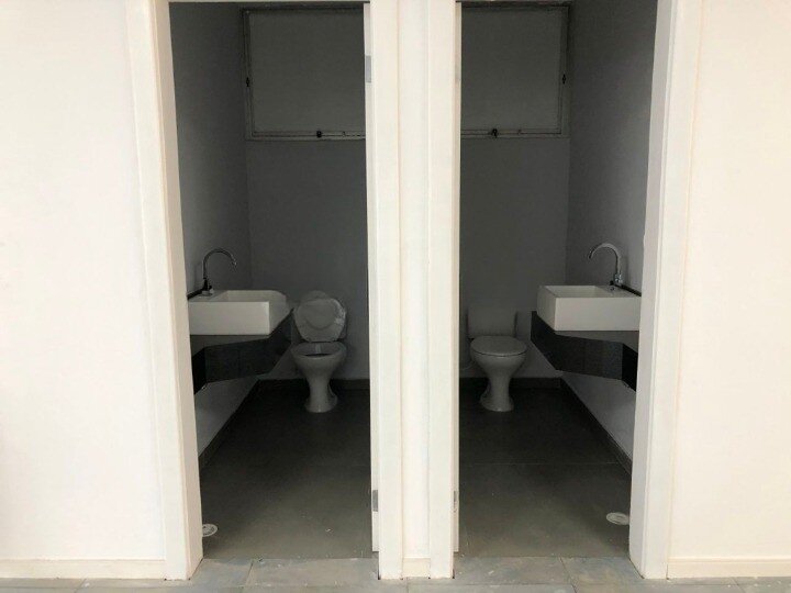 Moema! Loja de esquina com 148 m², 2 banheiros para venda