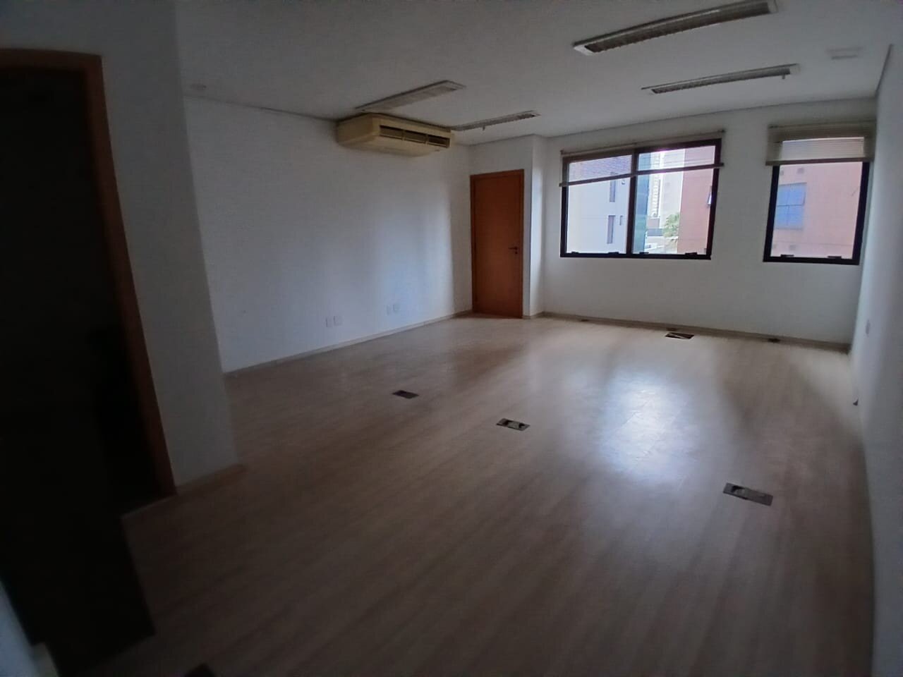 Vila Olímpia! Sala de 37 m² 2 banhs 1 vaga p/venda
