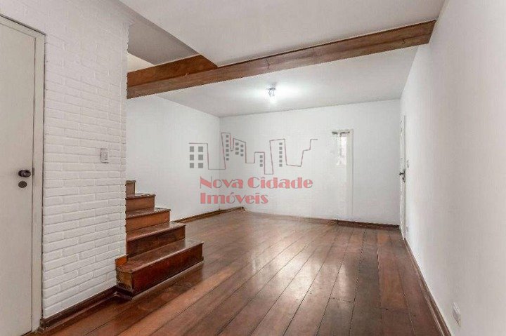Vila Olímpia! Sobrado comercial com 4 salas (131 m²) para locação com 2 vagas