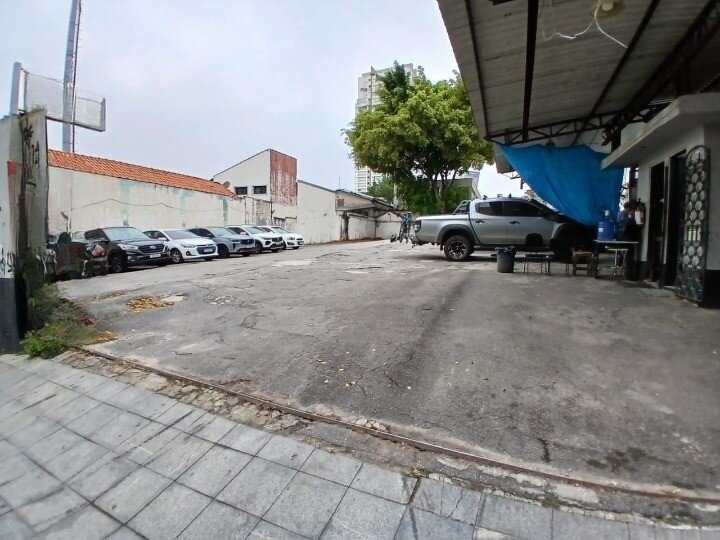 Pinheiros! Terreno plano e limpo em ZM com 820 m² à venda