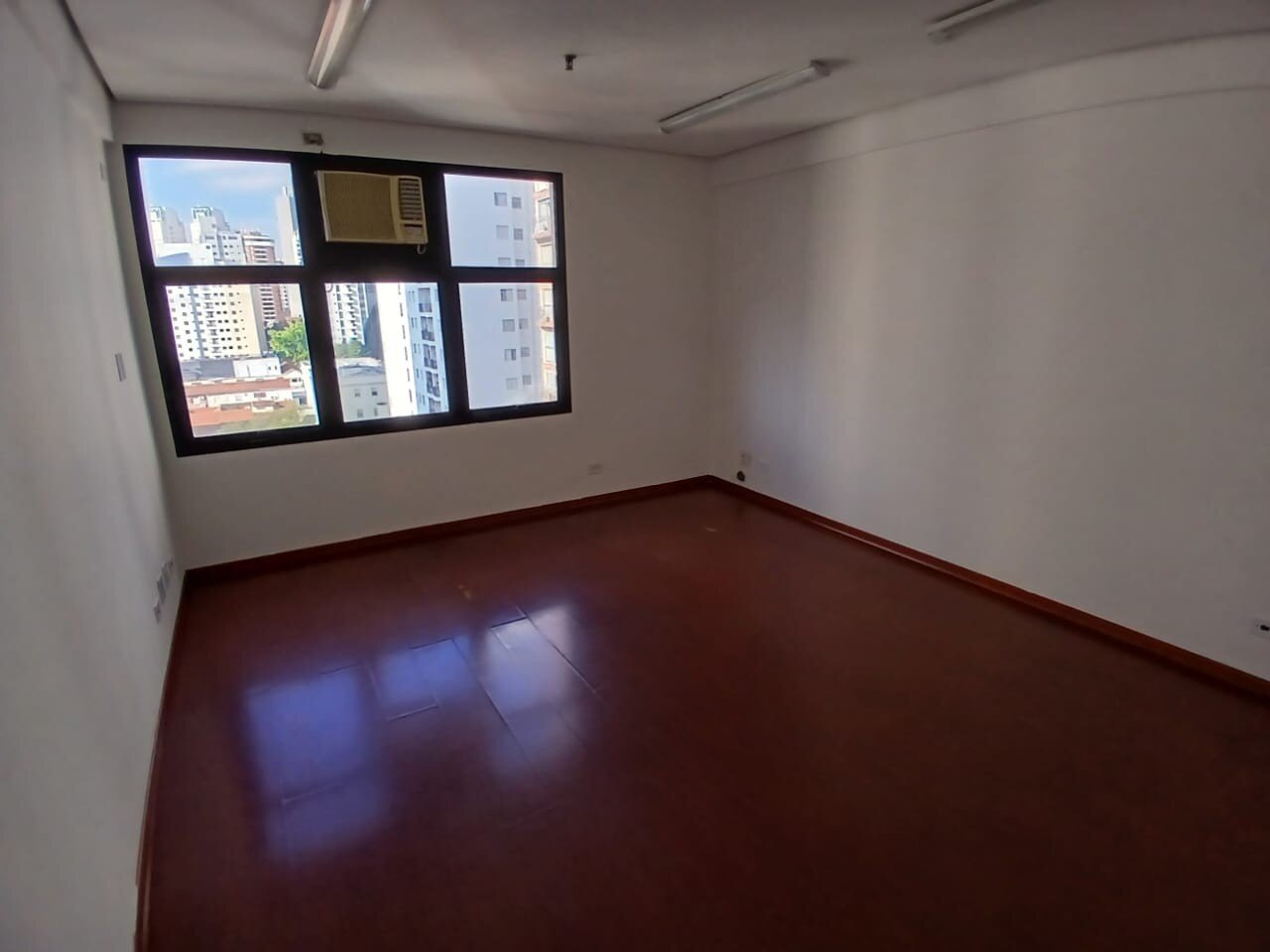 Vila Olímpia! Conjunto de 37 m² 1 sala 1 banheiro 1 copa 1 vaga para venda e locação
