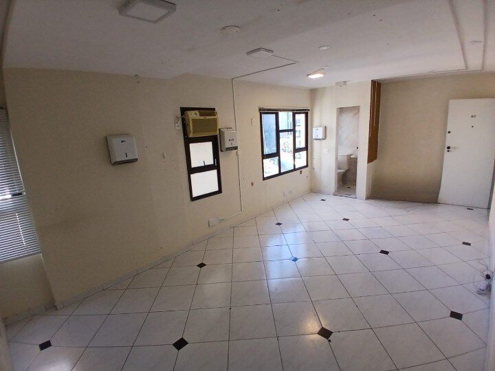 Itaim Bibi! Sala comercial 25 m² 1 sala 1 banheiro com 1 vaga para venda