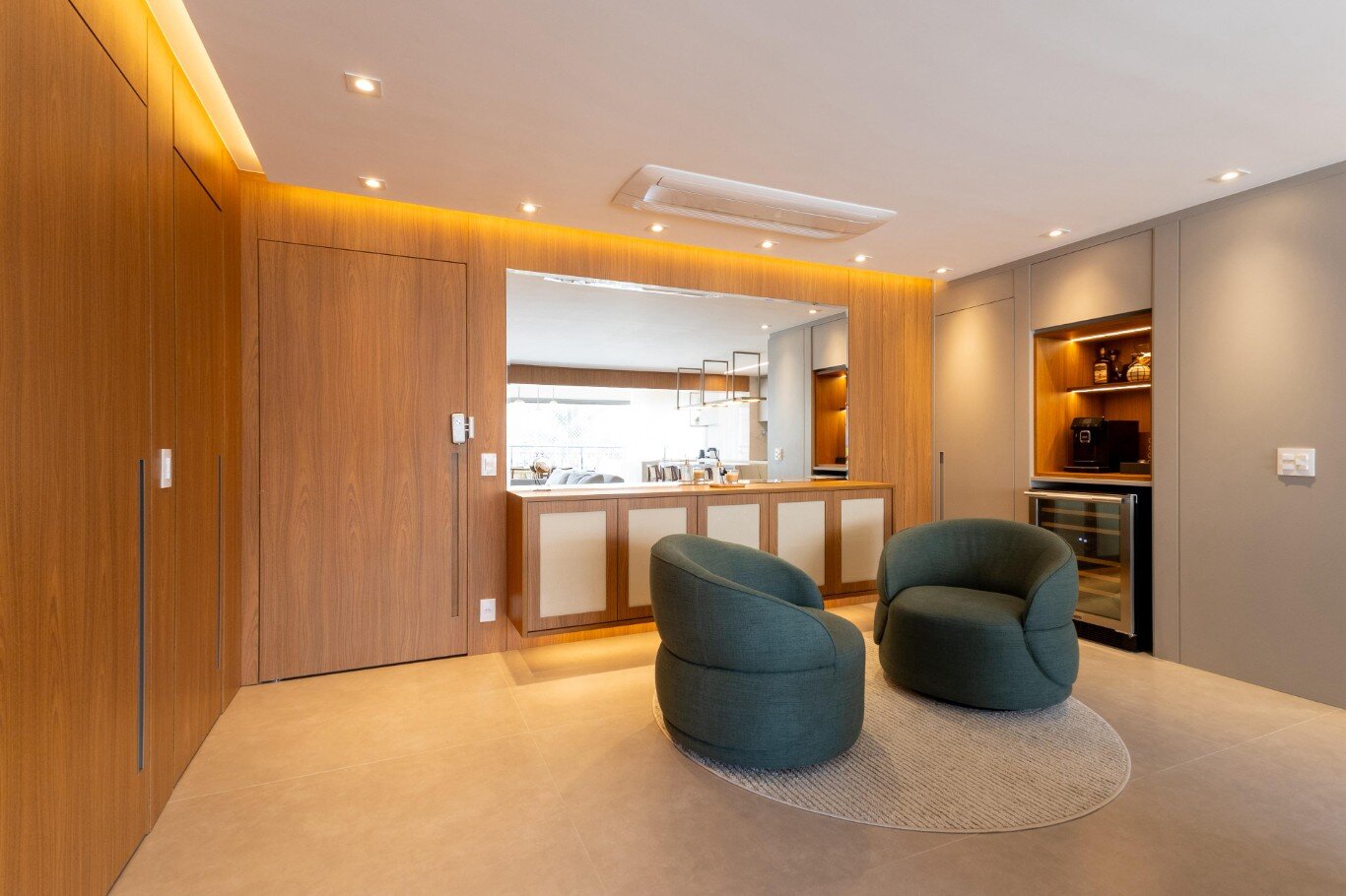 Moema! Apartamento de 153 m² 3 dormitórios 3 suites 4 banhs 2 vagas para venda