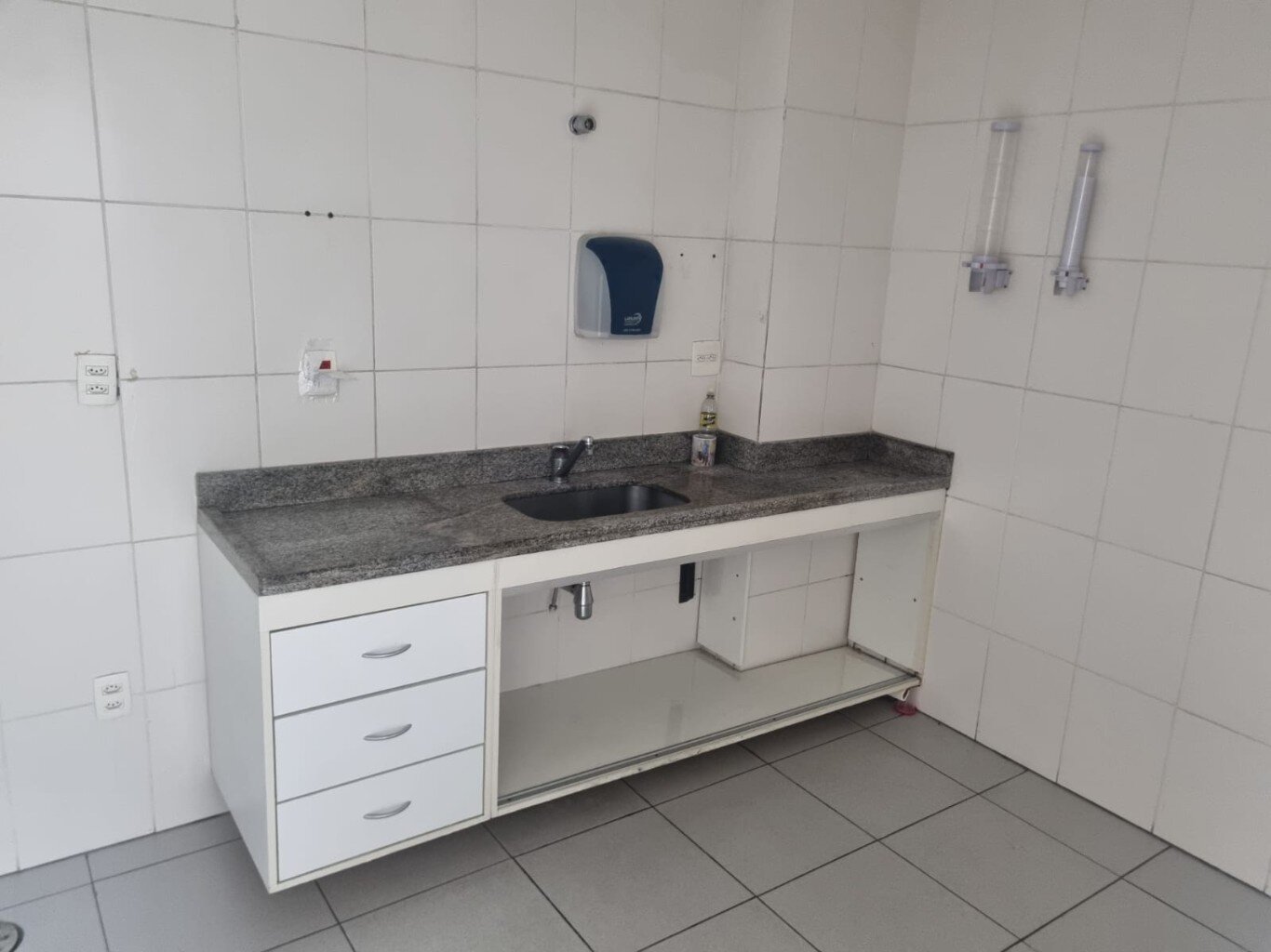 Itaim Bibi! Sala com. 33 m²  mobiliado/ fins odontológicos para venda