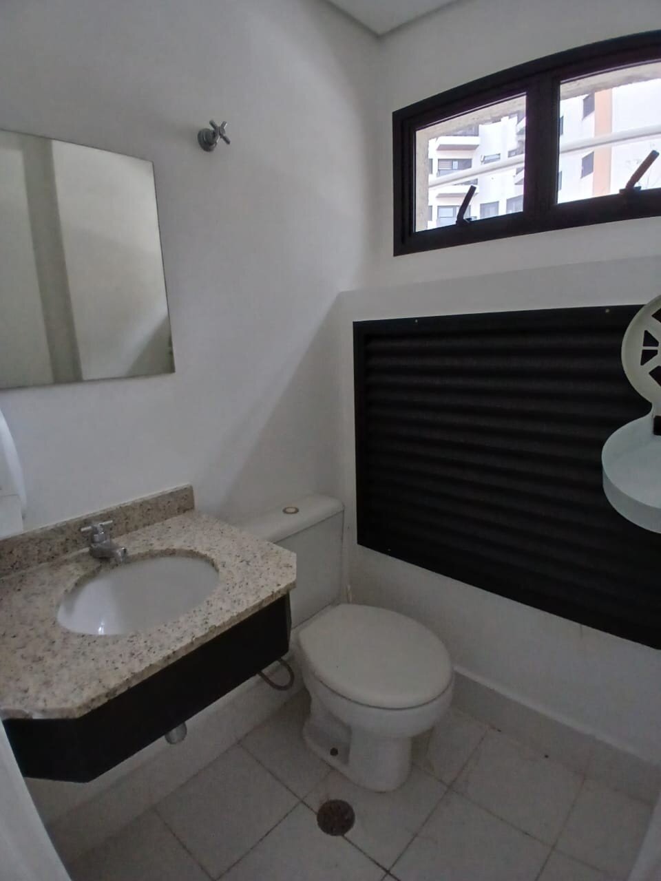 Vila Nova!! Apto de 81 mts² REFORMADO 2 dorms. 2 banhs. sem vaga à venda 