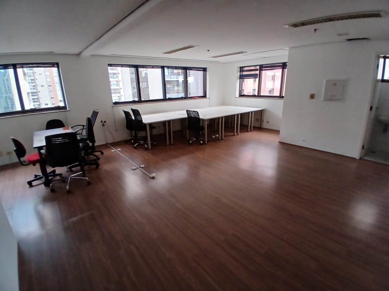Vila Olímpia! Conjunto Comercial 68 m² 1 sala 3 banhs. 2 vagas para venda 