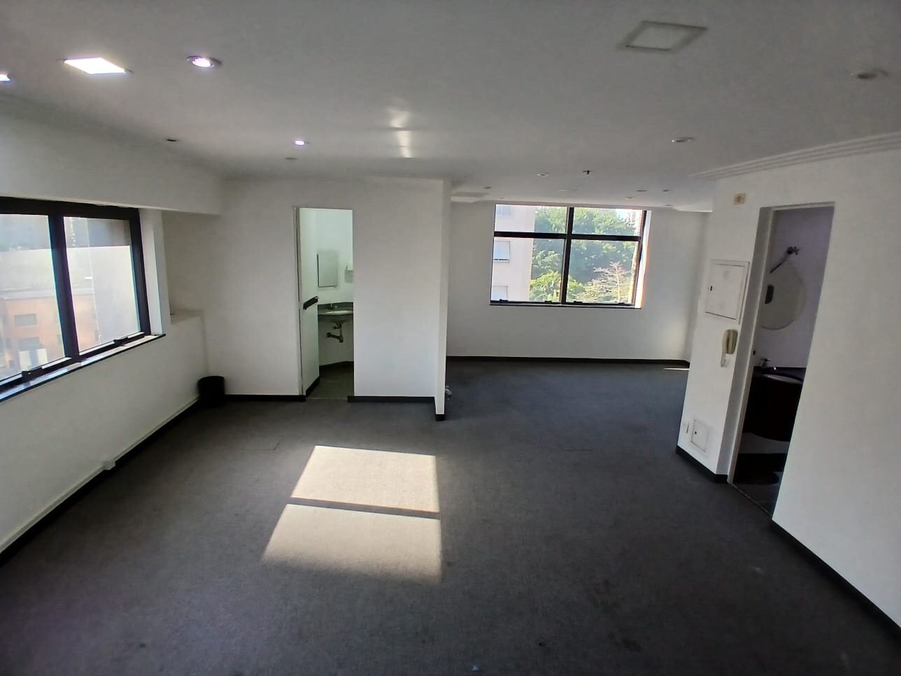Vila Olímpia!! OPORTUNIDADE!! Sala com. 45 m²  1 salas  2 banhs.1 vaga p/ aluguel