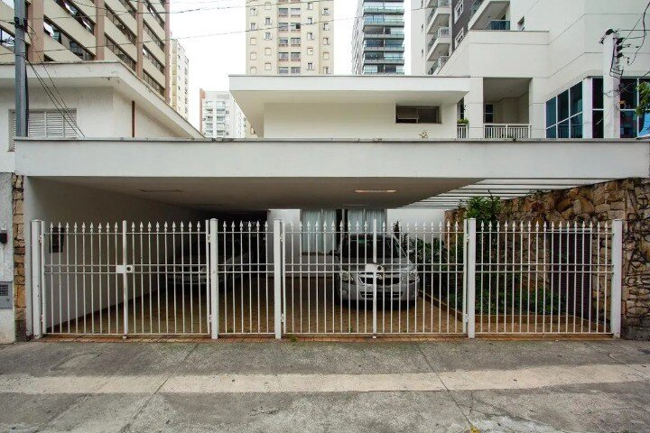Vila Olímpia! Sobrado comercial com vaga e entrada lateral em rua de fluxo!