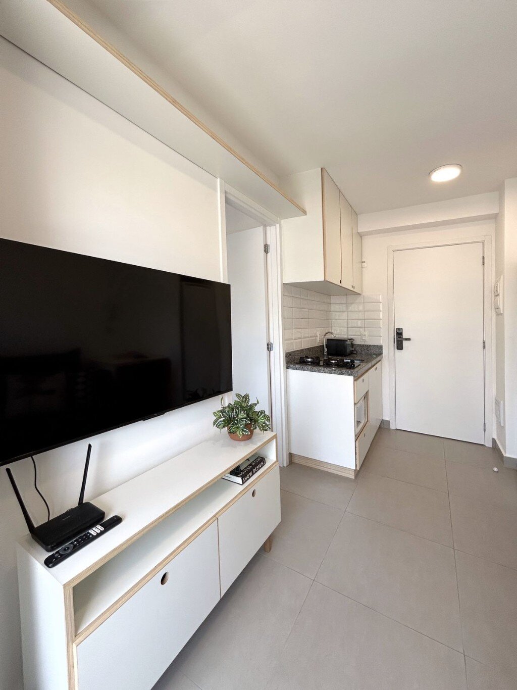 Vila Olímpia!!!  Studio  32 m²  1 banh.  sacada gourmet cond. armár. sem vaga p/ venda e aluguel