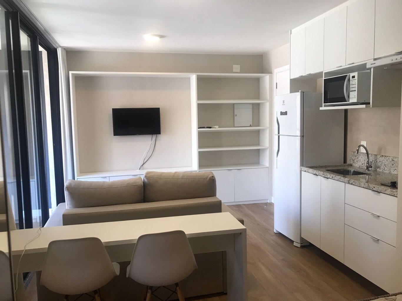 Vila Olímpia!!!  Studio  26 m²  1 banh. com janela ar cond. armár. sem vaga p/ venda e aluguel