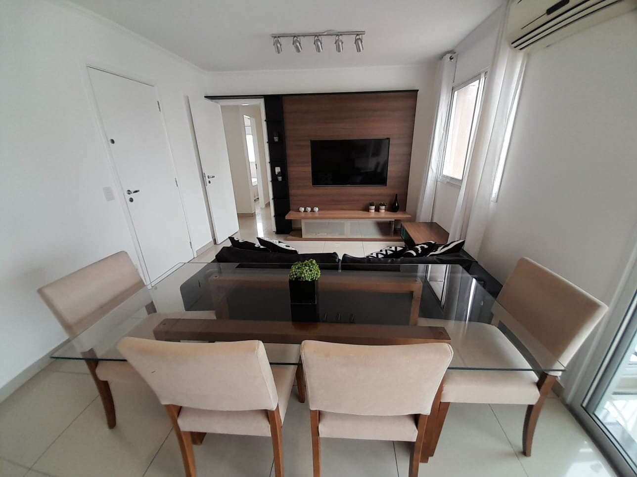 Vila Olímpia! Apartamento mobiliado 3 dormitórios, 4 banheiros com 2 vagas à venda